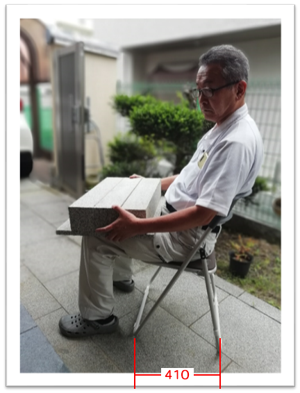 高価なアルミ椅子並みの軽さで約半値の丈夫なｽﾁｰﾙ折イス